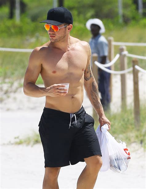 Ryan Phillippe S Surprisingly Fit Physique The 21 Sexiest Shirtless Moments From 2014