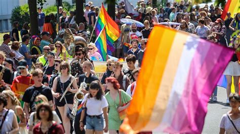 Niedersachsen Bremen Tausende Feiern Beim Christopher Street Day In