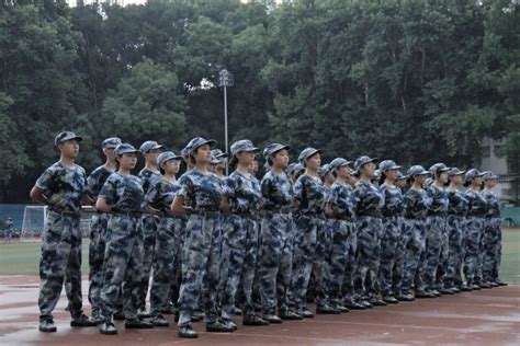 军训之声 十九连学员参加军训团“会操”考核 华中师范大学物理科学与技术学院