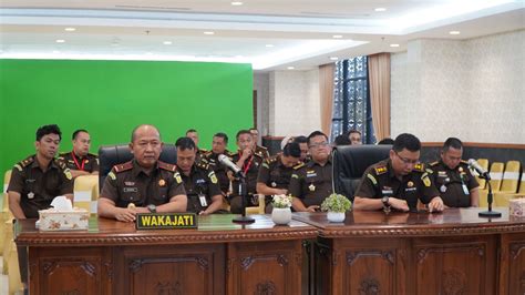 Wakil Kepala Kejaksaan Tinggi Riau Mengikuti Kegiatan Penutupan Rapat