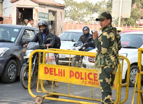 Security Beefed Up At Delhi Borders