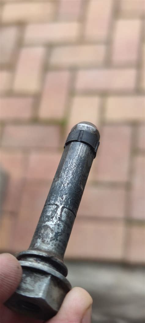 Направляющий болт переднего суппорта — Toyota Camry (XV50), 2,5 л, 2012 ...