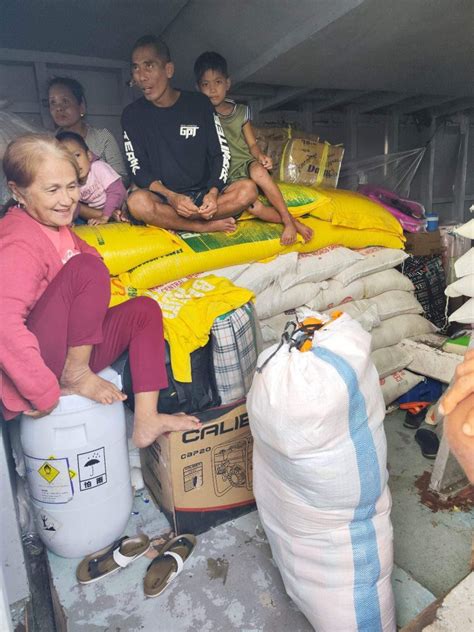 PCG Sinuspende Biyahe Ng Bangka Ilang Pasahero Stranded Sa Quezon