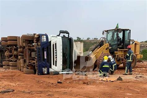 Trabalhador Morre Ap S Ter Cabe A Esmagada Por Carreta Em Maring