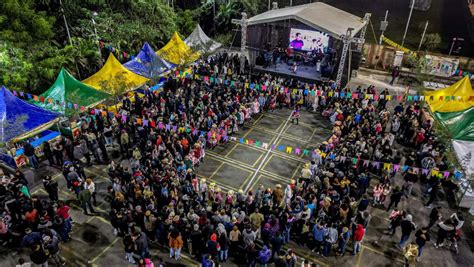 Festa Junina Da Idade Re Ne Milhares De Pessoas Em Santana De