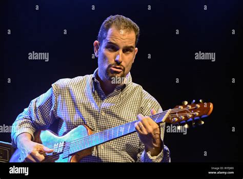 Charlie hunter guitar solo hi-res stock photography and images - Alamy