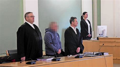 Mann T Tet Ehefrau Mit Mehr Als Messerstichen Erster Prozesstag Im