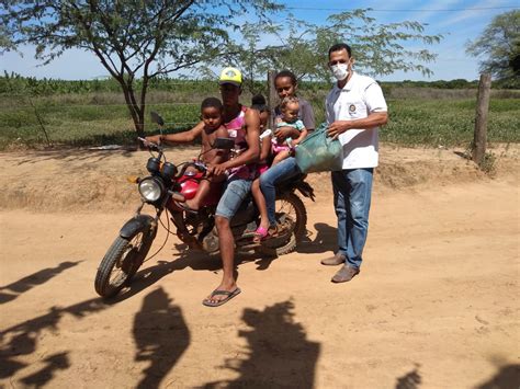 Rotary Club De Ja Ba Realizam Entregas De Cestas B Sicas De Natal Para