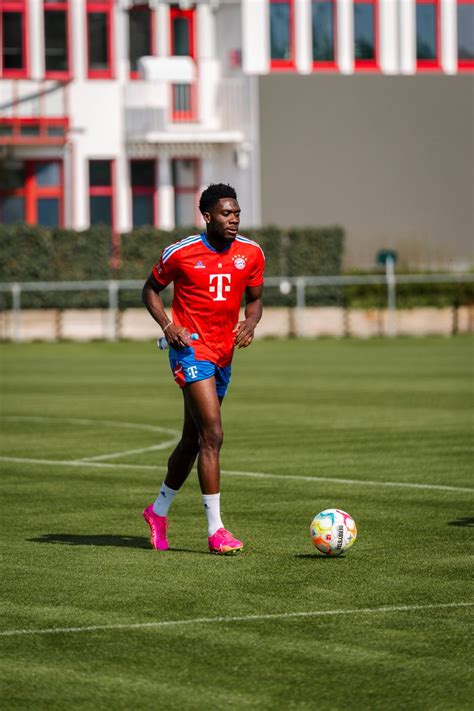 FC Bayern München on Twitter Am trainingsfreien Montag Manuel Neuer