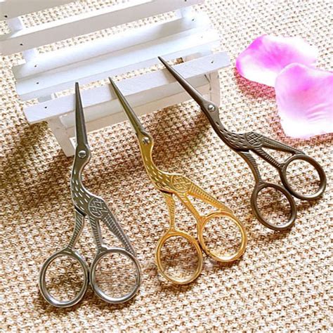 2020 Alloy Vintage Floral Pattern Scissors Seamstress Plum Blossom