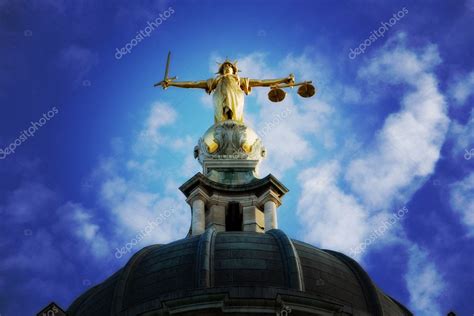 Lady Justice On The Old Bailey London — Stock Photo © Antb 21794513