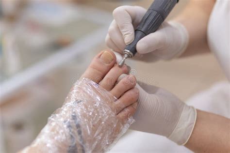 Pie Femenino En Proceso De Pedicura Procedimiento Stock Foto Foto De