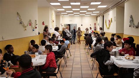 Los Reyes Magos visitan a los 60 niños de la Residencia San Ildefonso