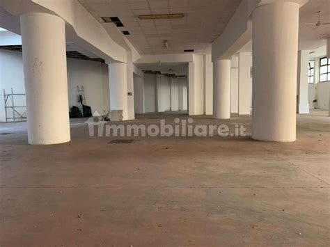 Locale Commerciale Via Galla Placidia Roma Rif 97979768 Immobiliare It