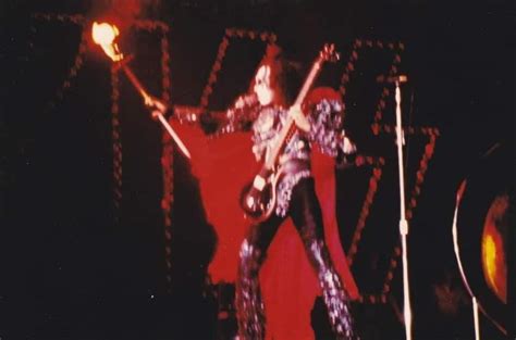 Gene Savannah Georgia June Dynasty Tour Kiss Photo