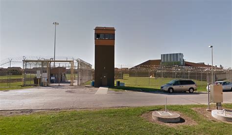 18 Illinois prison guards hospitalized for unknown reason