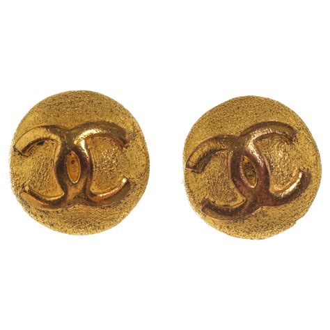 Chanel Gold Cc Logo Teardr Earring For Sale At Stdibs