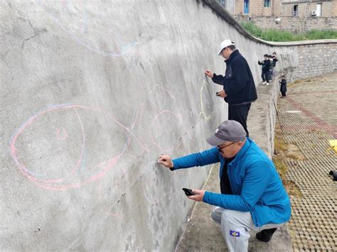 “艺术进海岛”——闽江学院美术学院师生墙绘扮靓海岛乡 艺术快讯 东南网艺术频道