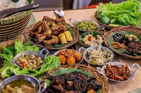 7 Rekomendasi Tempat Makan Keluarga Di Bandung Dengan Harga Terjangkau