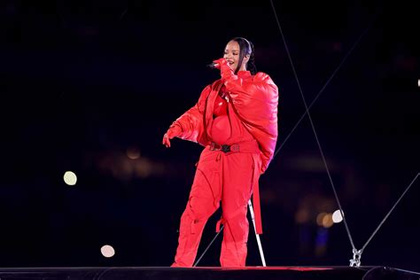 Rihanna's Halftime Show Was Not a Kanye Tribute