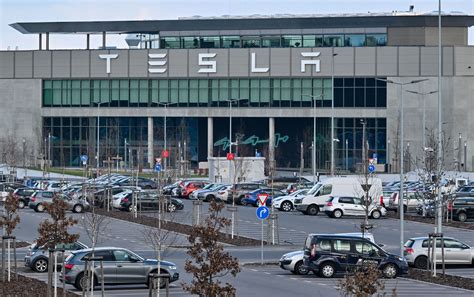 Tesla Produktion Steht Bis Ende N Chster Woche Still