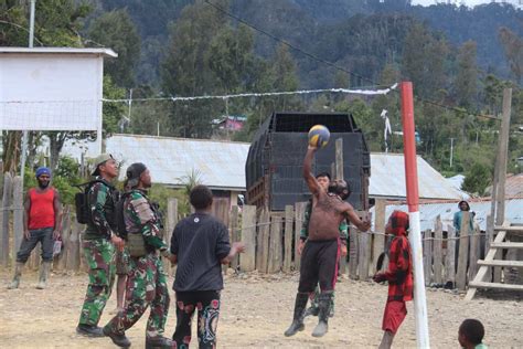 Jum At Sehat Ala Tri Dharma Main Voli Bersama Warga Kampung Bazemba