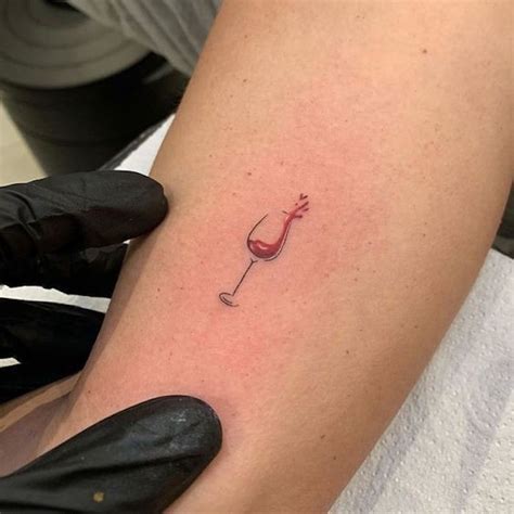 Arriba 92 Imagen Tatuaje Copa De Vino Minimalista Cena Hermosa