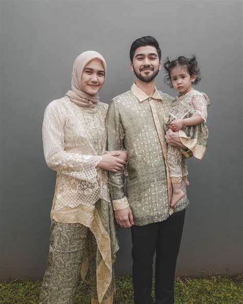 11 Inspirasi Baju Lebaran Couple Warna Earthy Tones Nyaman