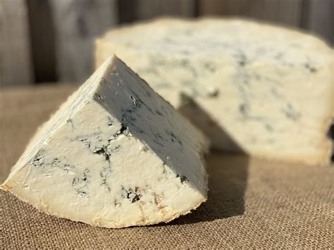 Shropshire Blue: The Orange Stilton (Origin & Tasting Guide)