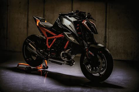 KTM 1290 Super Duke RR 2023 MOTOMAG