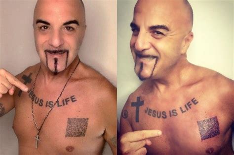 Dj Aniceto Si Tatua Il Green Pass Sul Cuore E Lo Dedica A Draghi