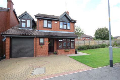 4 Bedroom Detached House For Sale In Rowington Close Luton Lu2