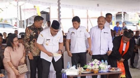 Gedung Gereja Lahai Roi Lateri Dibangun Gubernur Peletakan Batu Penjuru