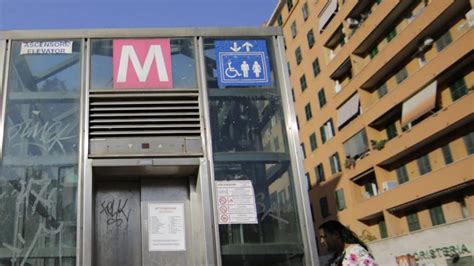 Ad Aprile Fermi 8 Ascensori Su 10 Nelle Metro A Roma Atac Promette