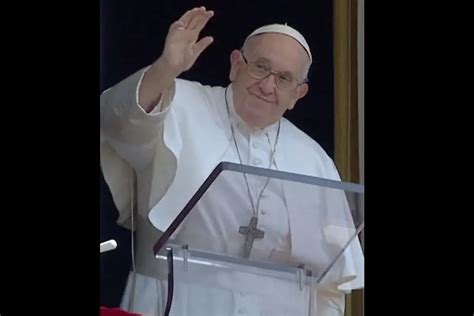 El Papa Francisco reaparece tras operación y agradece de corazón el