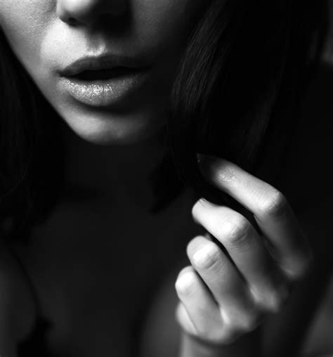 Retrato De Una Mujer Con Labios Sensuales Foto Premium