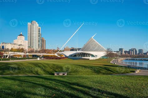 Milwaukee skyline in USA 4897299 Stock Photo at Vecteezy