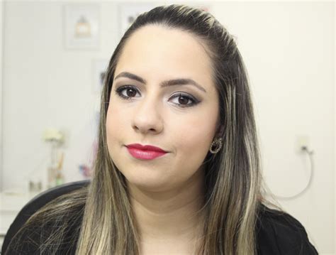 Tutorial em vídeo Maquiagem Neutra Simples usando Naked Basics Urban