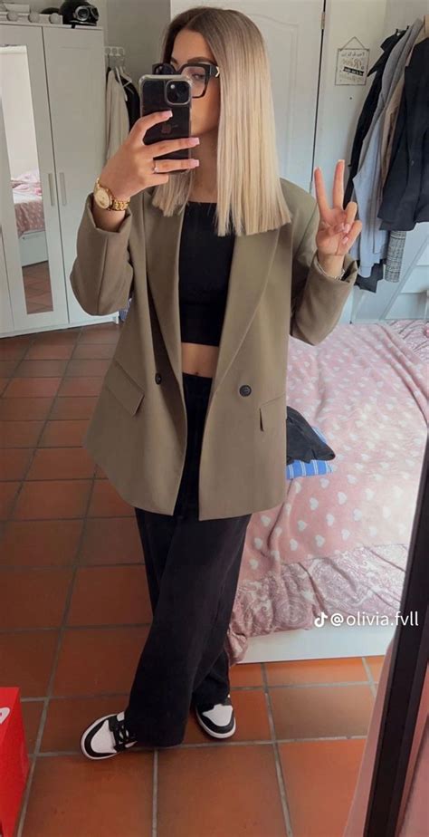 Épinglé Par Ninouche Benouali Sur Outfit En 2024 Tenue Blazer Femme