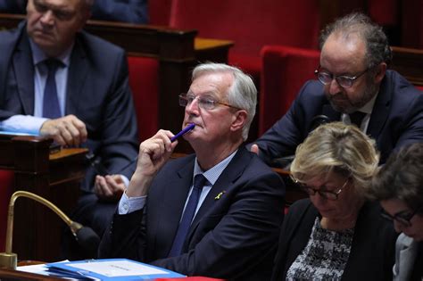 Assemblée Michel Barnier navigue en père peinard Léditorial de CL