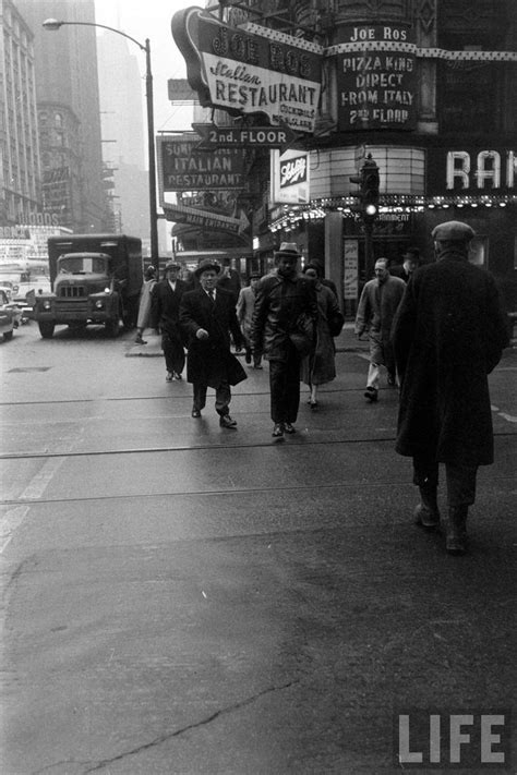 Chicago Mayor Richard Daley, walking along Randolph and Clark 1960 ...