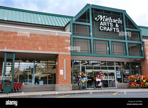 Michaels storefront hi-res stock photography and images - Alamy