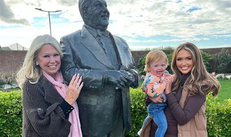 Heartwarming Moment Les Dawsons Grandson Recognises Statue Of Comedy