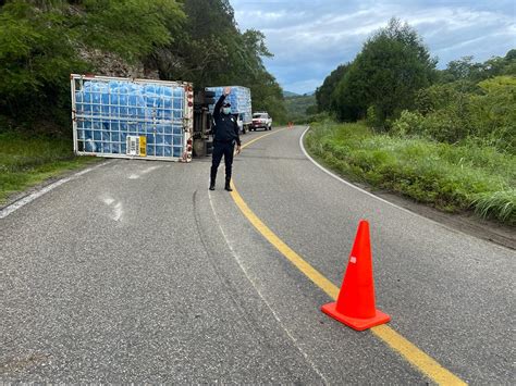 Polic A Vial Estatal On Twitter Abanderamos Accidente Vial En La