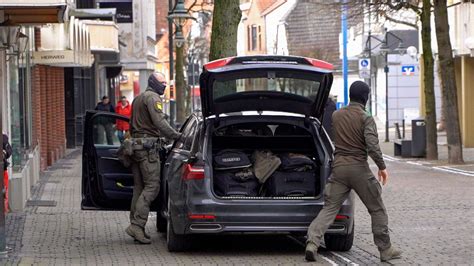 Sek Einsatz In Ahlen Nrw Frau Droht Mit Schusswaffe