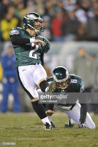 Kicker David Akers of the Philadelphia Eagles in action during the ...