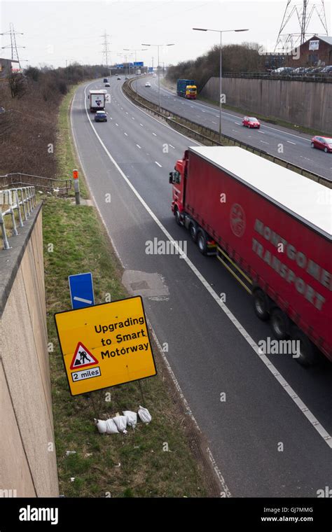 Baustellen Warnleuchte Autobahn Fotos Und Bildmaterial In Hoher