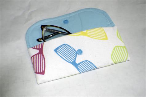 How To Make An Easy Diy Glasses Case Sew Very Crafty