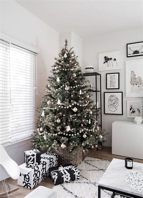 Minimal Scandinavian Christmas Tree - Homey Oh My