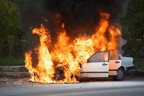 Zapaljeni Mercedes I Opel Iste Porodice